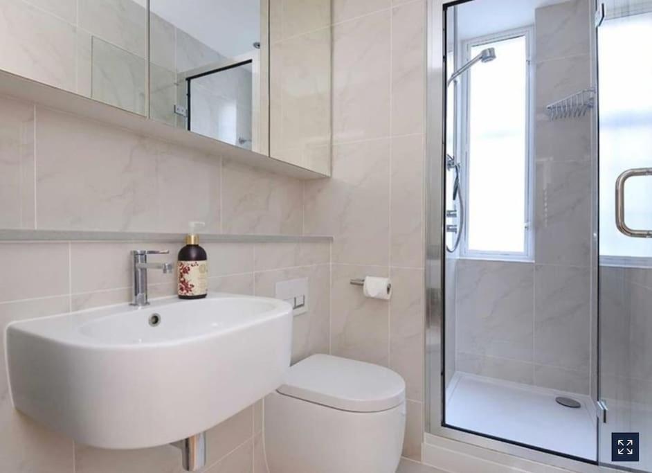 2 Bedroom Apartment Just Off Kings Road Londýn Exteriér fotografie
